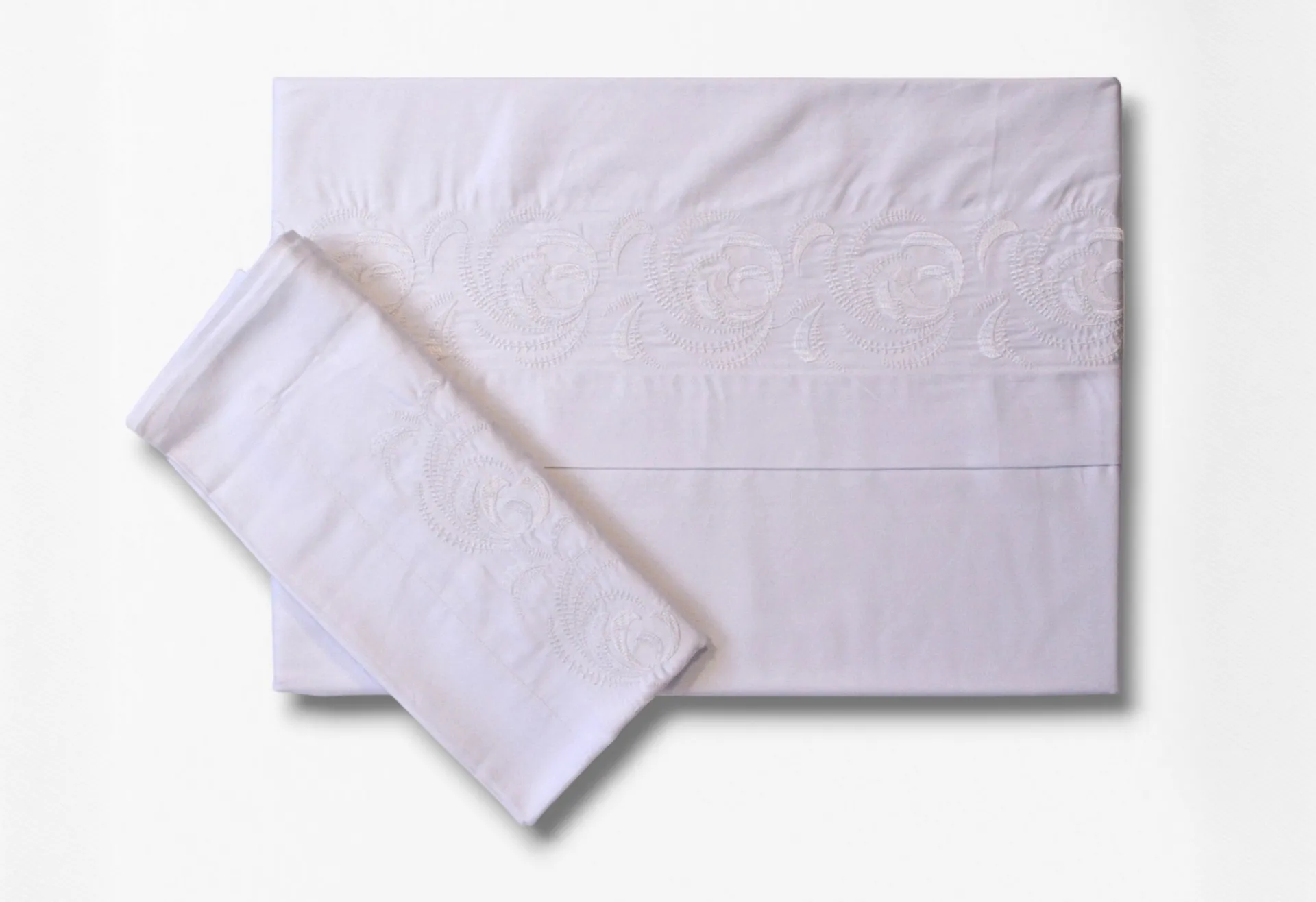 Комплект постільної білизни Embroidered Satin 200 × 220 см (євро) Clare від Issimo - Зображення 4