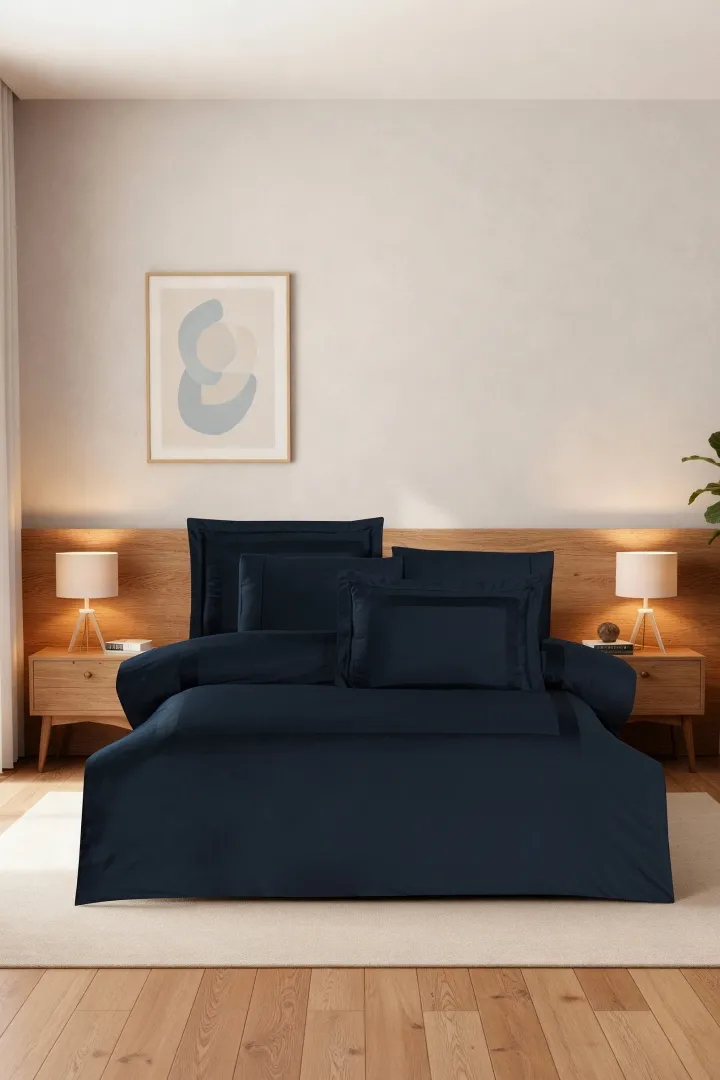 Постільна білизна Mona Premium Satin 300TC 200 × 220 см (євро) Montova Navy Blue від La Romano