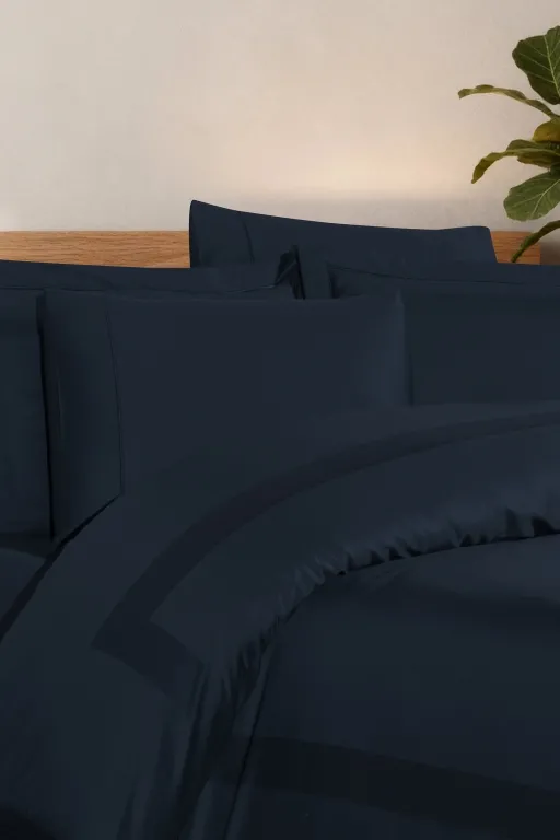 Постільна білизна Mona Premium Satin 300TC 200 × 220 см (євро) Montova Navy Blue від La Romano - Зображення 3