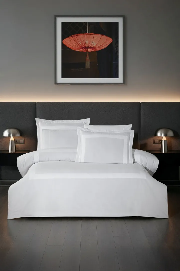 Постільна білизна Mona Premium Satin 300TC 200 × 220 см (євро) Montova White від La Romano