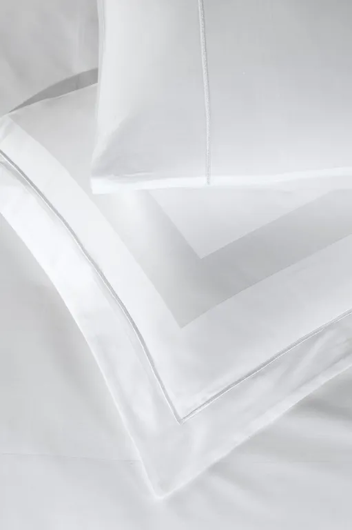 Постільна білизна Mona Premium Satin 300TC 200 × 220 см (євро) Montova White від La Romano - Зображення 4