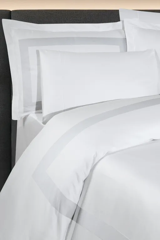 Постільна білизна Mona Premium Satin 300TC 200 × 220 см (євро) Montova White від La Romano - Зображення 3