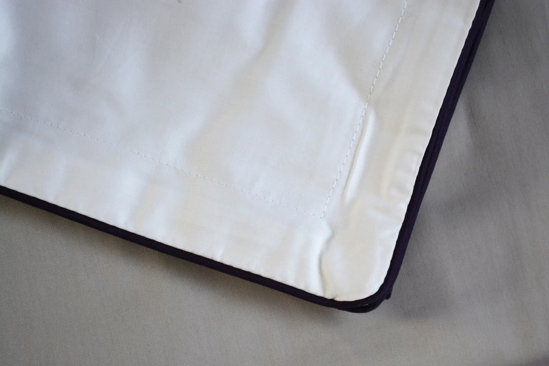 Постільна білизна Premium Satin 200 × 220 см (євро) Tunar Grey від La Romano - Зображення 3