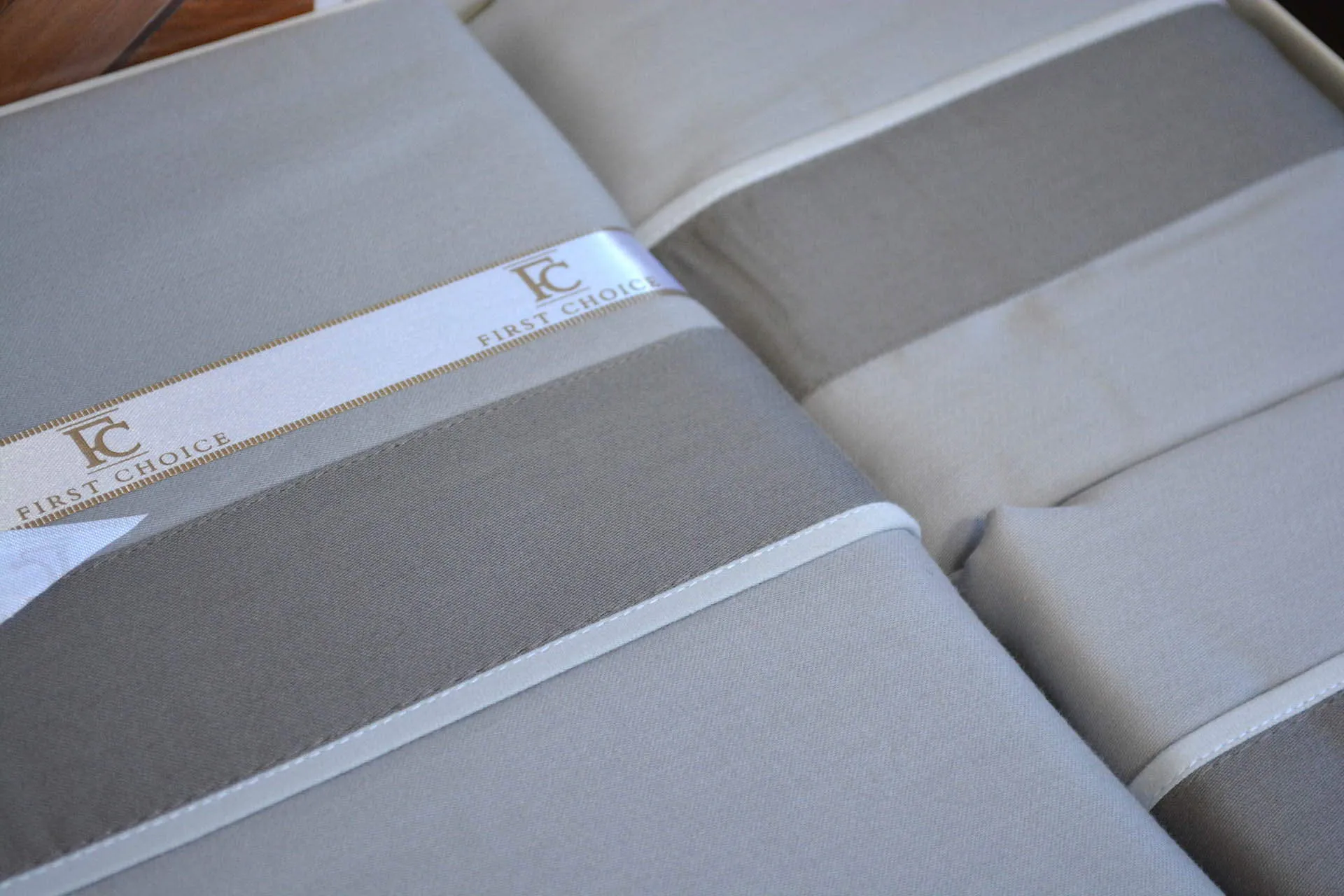 Постільна білизна Deluxe Satin 200 × 220 см (євро) Belezza Grey від First Choice - Зображення 4