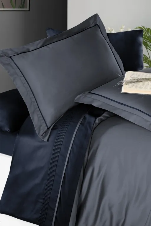 Постільна білизна Deluxe Satin DARK 200 × 220 см (євро) Serenity Dark Grey-Navy Blue від First Choice - Зображення 2