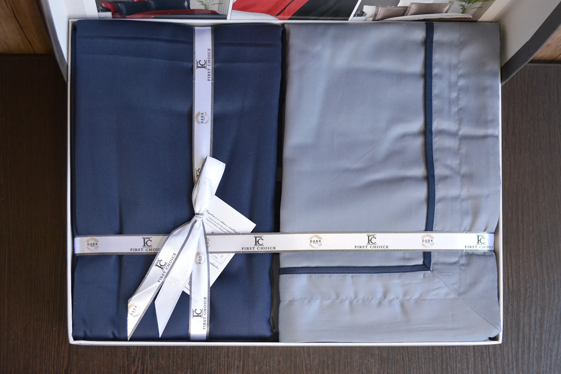 Постільна білизна Deluxe Satin DARK 200 × 220 см (євро) Serenity Dark Grey-Navy Blue від First Choice - Зображення 6